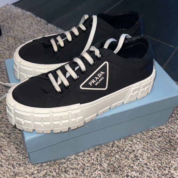 Black platform tennis shoes - Picture 3 of 7